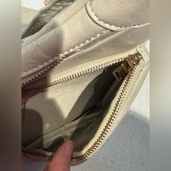 Elegant Cream Sling Bag - Picture 6 of 6